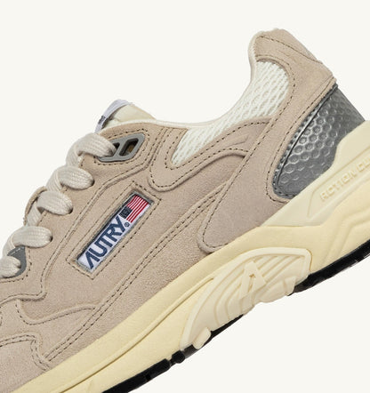 AUTRY HYPERWAY SNEAKERS IN SAND BROWN AND SILVER-TONE SUEDE AND MESH