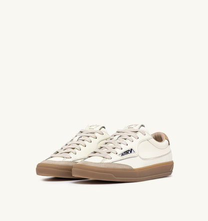 AUTRY WINDSCAPE LOW SNEAKERS IN MARSHMALLOW AND TAN LEATHER