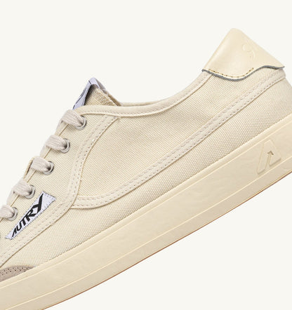 AUTRY WINDSCAPE LOW SNEAKERS IN CREAM CANVAS