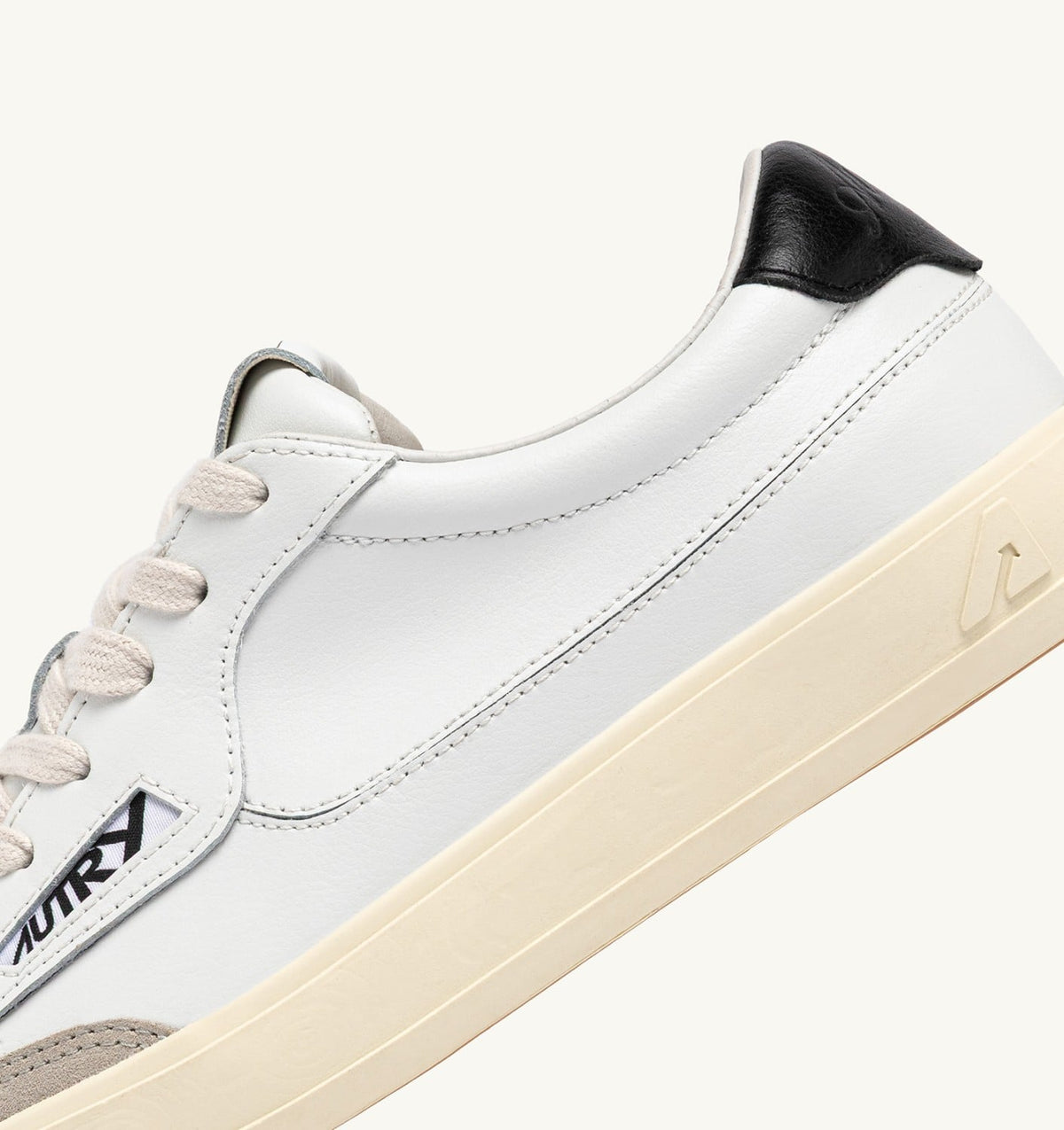 AUTRY WINDSCAPE LOW SNEAKERS IN WHITE AND BLACK LEATHER