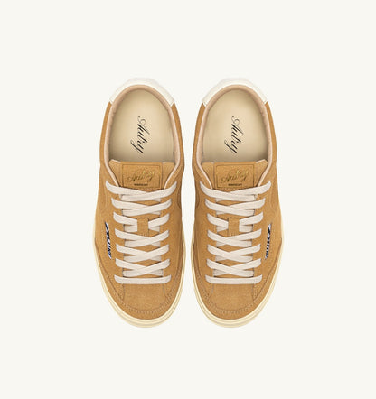 AUTRY WINDSCAPE LOW SNEAKERS IN COPPER BROWN AND MARSHMALLOW SUEDE