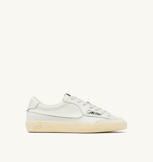 AUTRY WINDSCAPE LOW SUPER VINTAGE SNEAKERS IN WHITE LEATHER