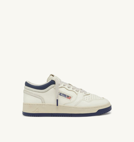 AUTRY MED-WAY SNEAKERS IN LEATHER COLOR MARSHMALLOW AND ENSIGN BLUE