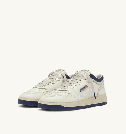 AUTRY MED-WAY SNEAKERS IN LEATHER COLOR MARSHMALLOW AND ENSIGN BLUE