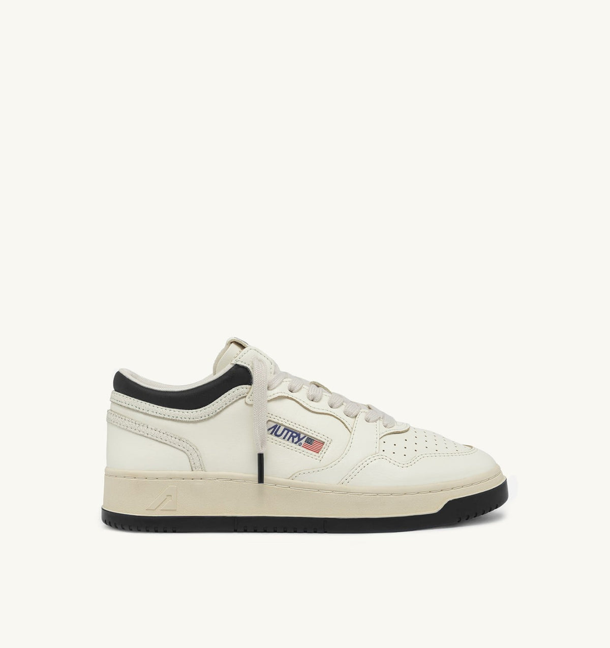 AUTRY MED-WAY SNEAKERS IN LEATHER COLOR MARSHMALLOW AND BLACK