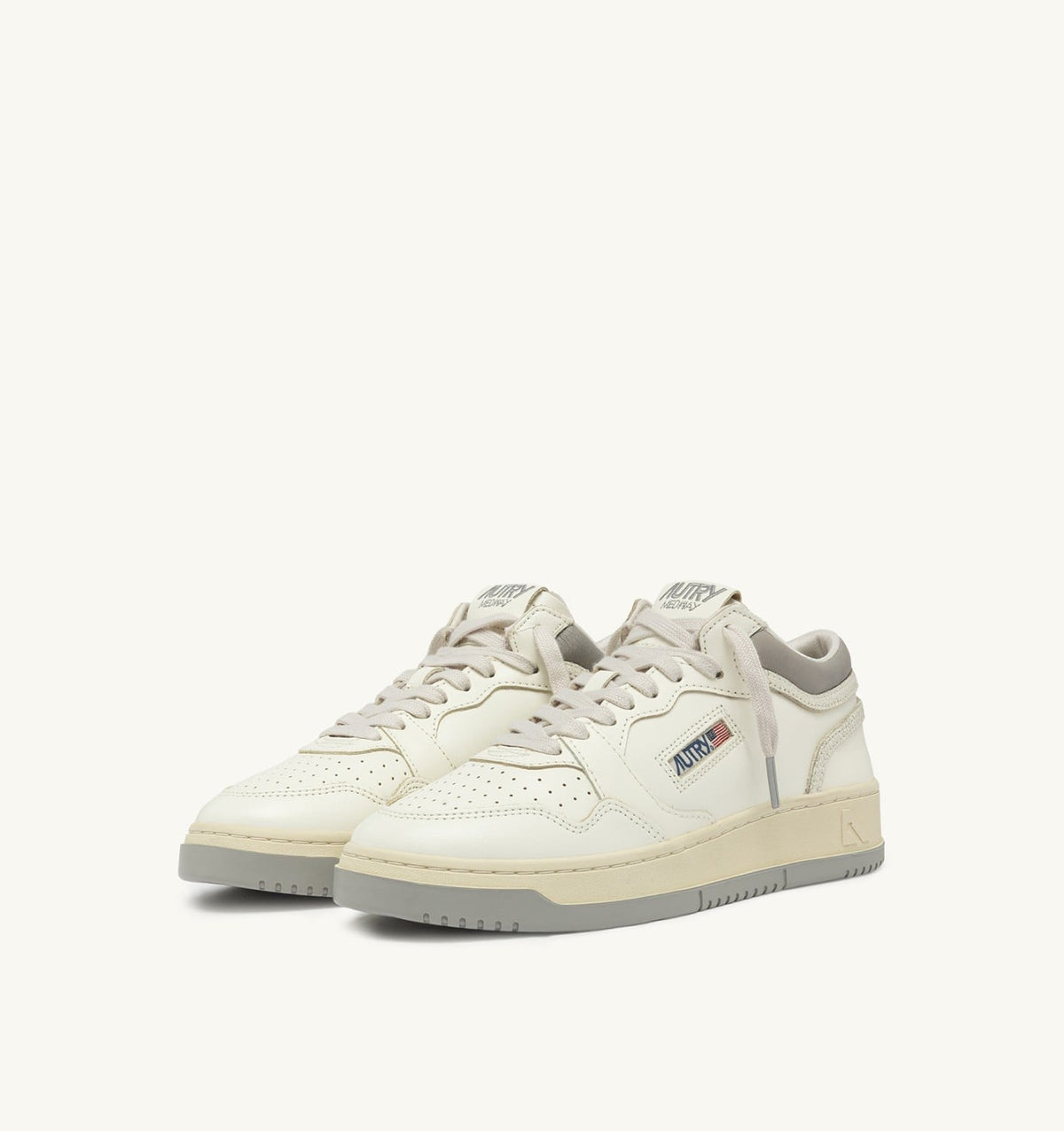 AUTRY MED-WAY SNEAKERS IN LEATHER COLOR MARSHMALLOW AND VAPOR