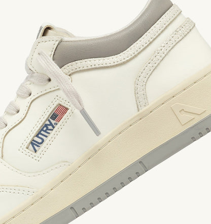 AUTRY MED-WAY SNEAKERS IN LEATHER COLOR MARSHMALLOW AND VAPOR