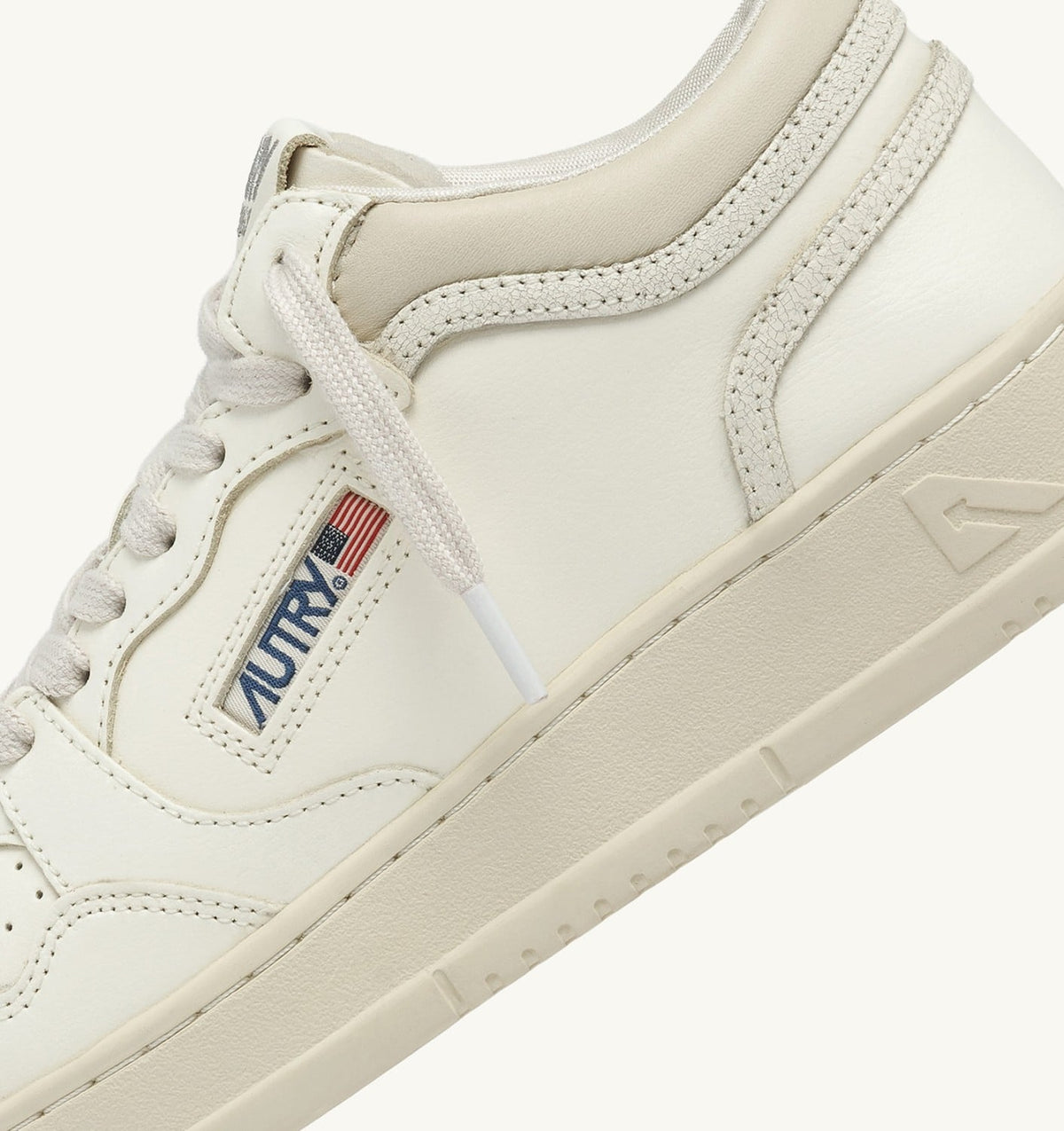AUTRY MED-WAY SNEAKERS IN LEATHER COLOR MARSHMALLOW AND WHITE