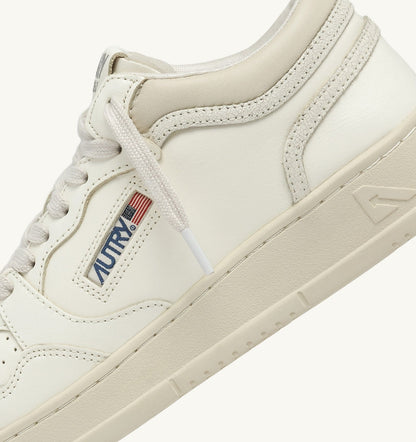 AUTRY MED-WAY SNEAKERS IN LEATHER COLOR MARSHMALLOW AND WHITE