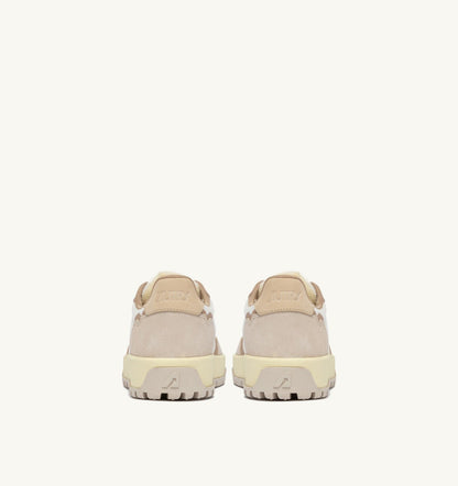 AUTRY WILDPACE LOW SNEAKERS IN WHISPER WHITE AND SAND DRAGON MESH AND SUEDE