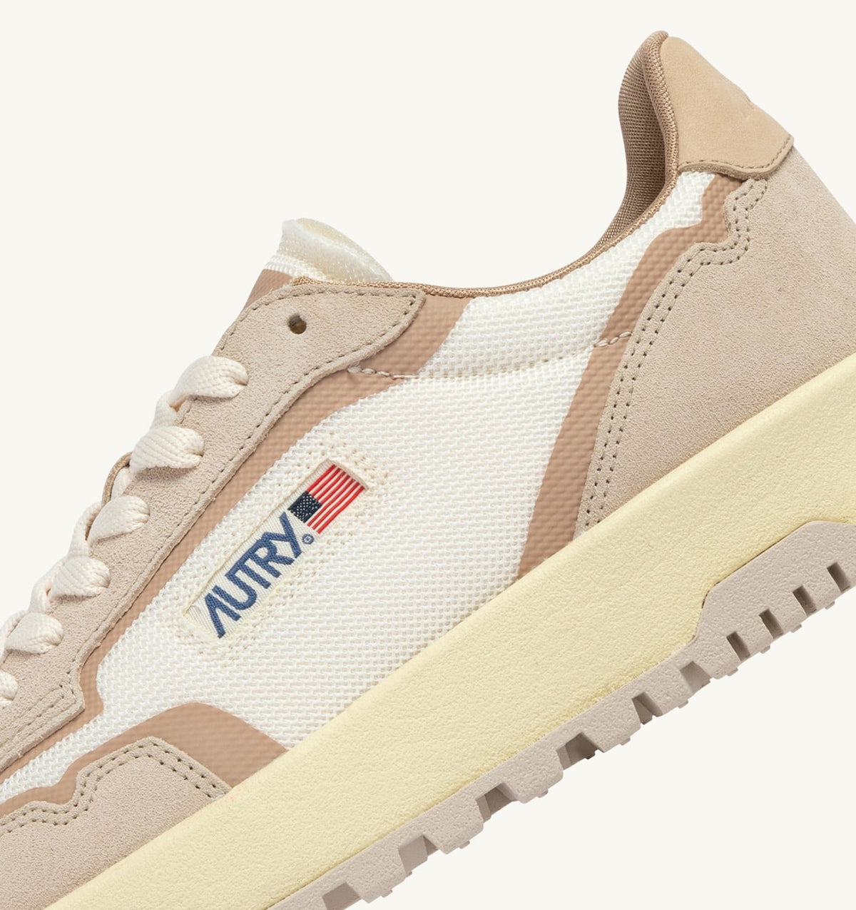 AUTRY WILDPACE LOW SNEAKERS IN WHISPER WHITE AND SAND DRAGON MESH AND SUEDE