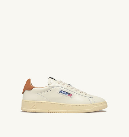 AUTRY DALLAS LOW SNEAKERS IN MARSHMALLOW AND BROWN SUGAR LEATHER