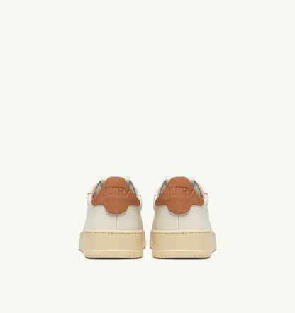 AUTRY DALLAS LOW SNEAKERS IN MARSHMALLOW AND BROWN SUGAR LEATHER