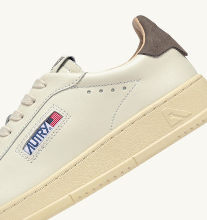 AUTRY DALLAS LOW SNEAKERS IN MARSHMALLOW AND MOREL LEATHER