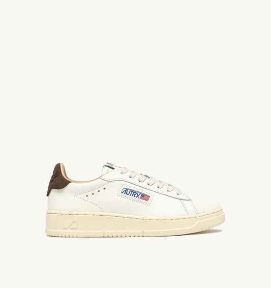 AUTRY DALLAS LOW SNEAKERS IN TEAK AND MARSHMALLOW LEATHER