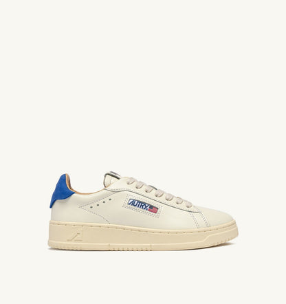 AUTRY DALLAS LOW SNEAKERS IN MARSHMALLOW AND LAPIS BLUE LEATHER