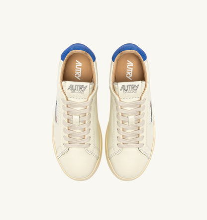 AUTRY DALLAS LOW SNEAKERS IN MARSHMALLOW AND LAPIS BLUE LEATHER