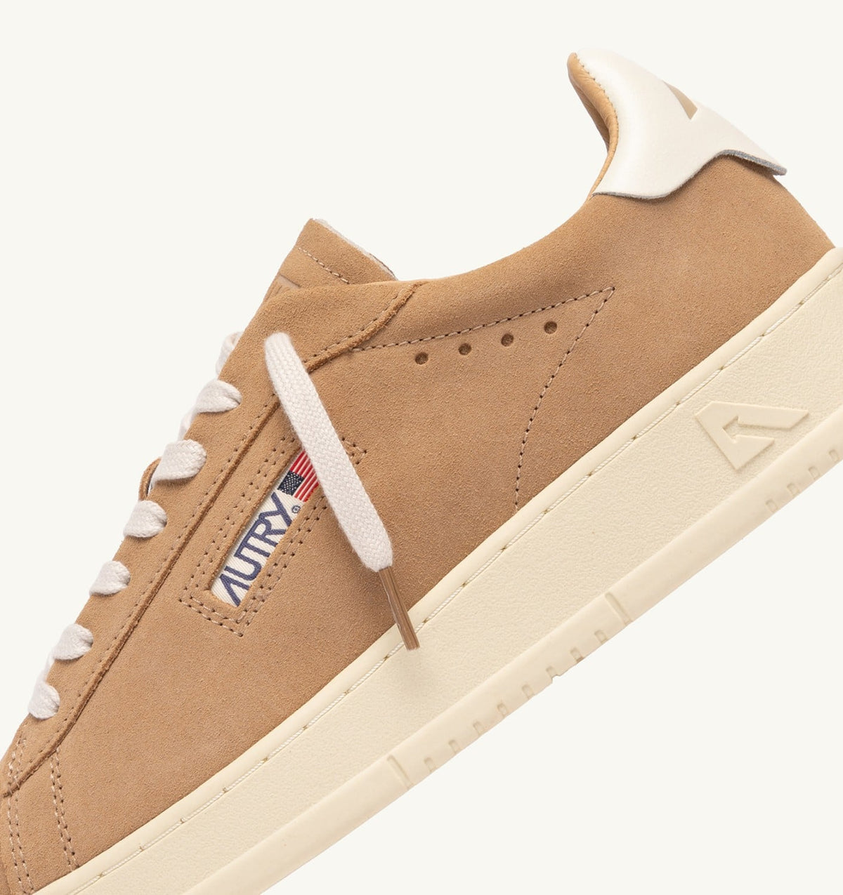 AUTRY DALLAS LOW SNEAKERS IN PEANUT SUEDE