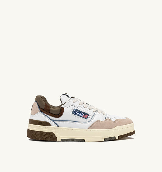 AUTRY CLC LOW SNEAKERS IN WHITE AND COVERT GREEN LEATHER SUEDE