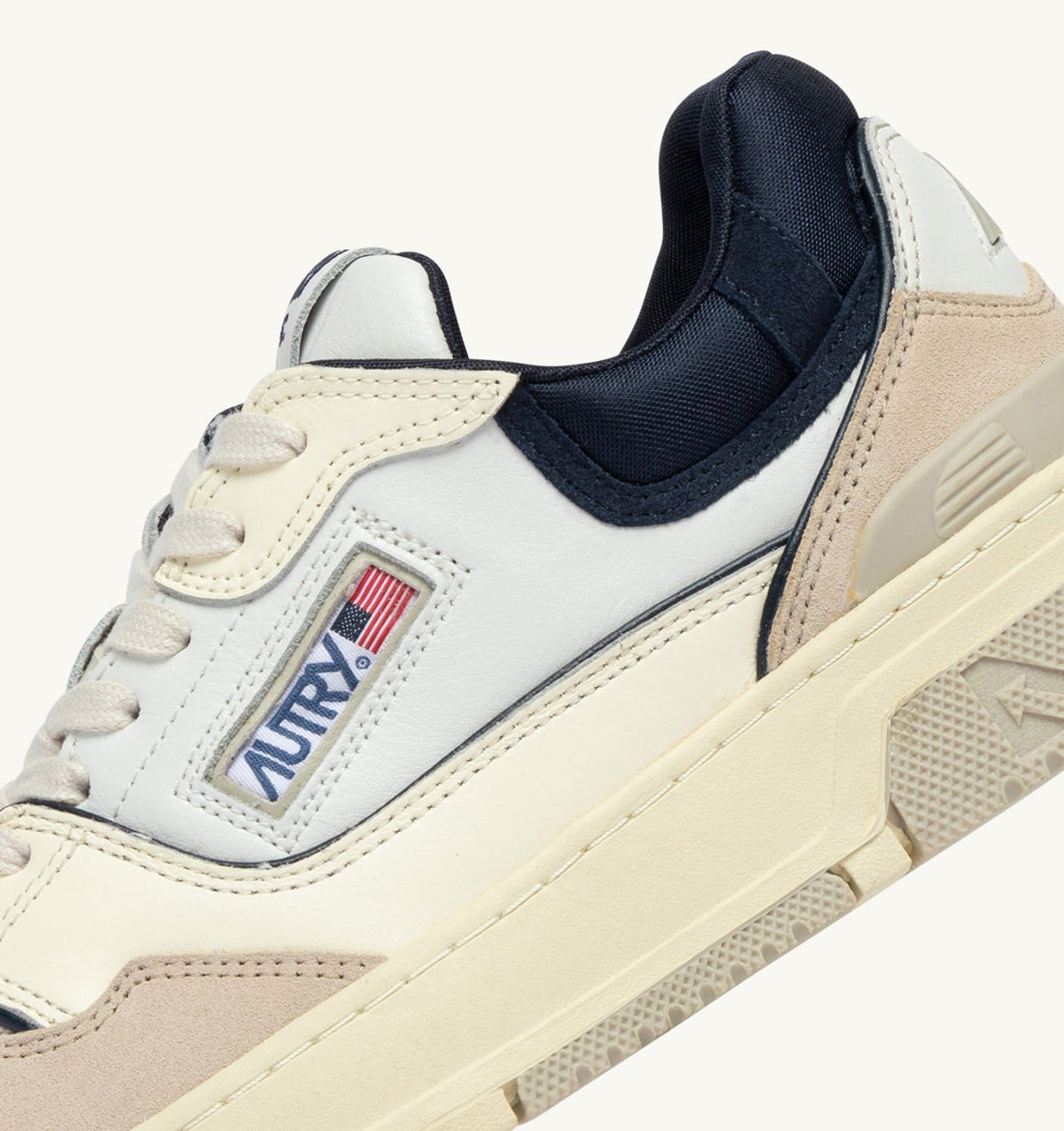 AUTRY SNEAKERS CLC LOW IN WHITE SAND AND SPACE BLUE LEATHER AND SUEDE