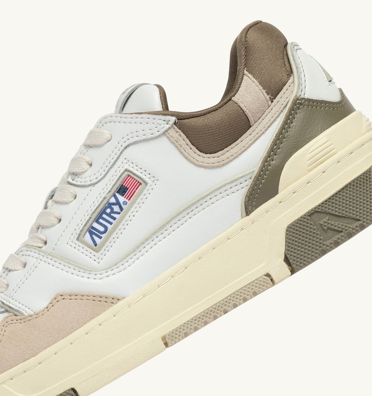 AUTRY SNEAKERS CLC LOW IN WHITE PELICAN AND COVERT GREEN LEATHER AND SUEDE
