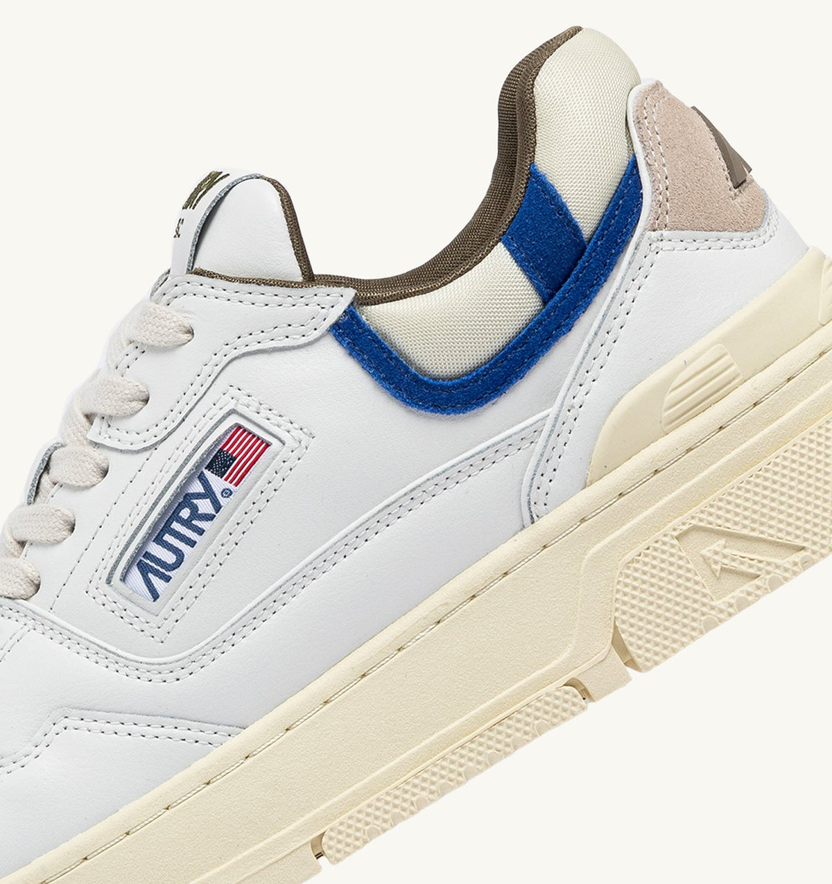 AUTRY CLC LOW SNEAKERS IN WHITE LEATHER AND BLUE SUEDE