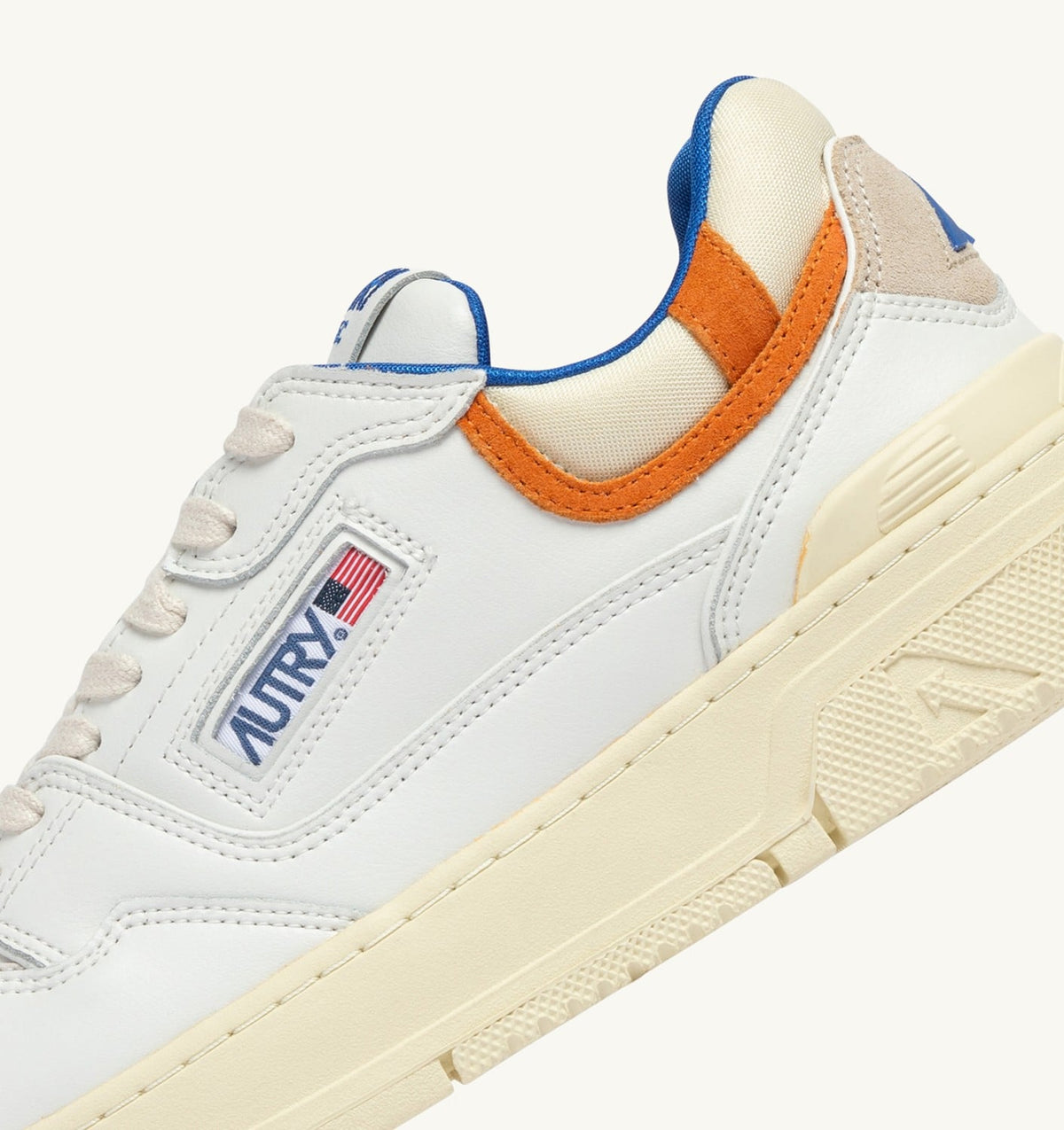 AUTRY SNEAKERS CLC LOW IN WHITE AND FANTA LEATHER