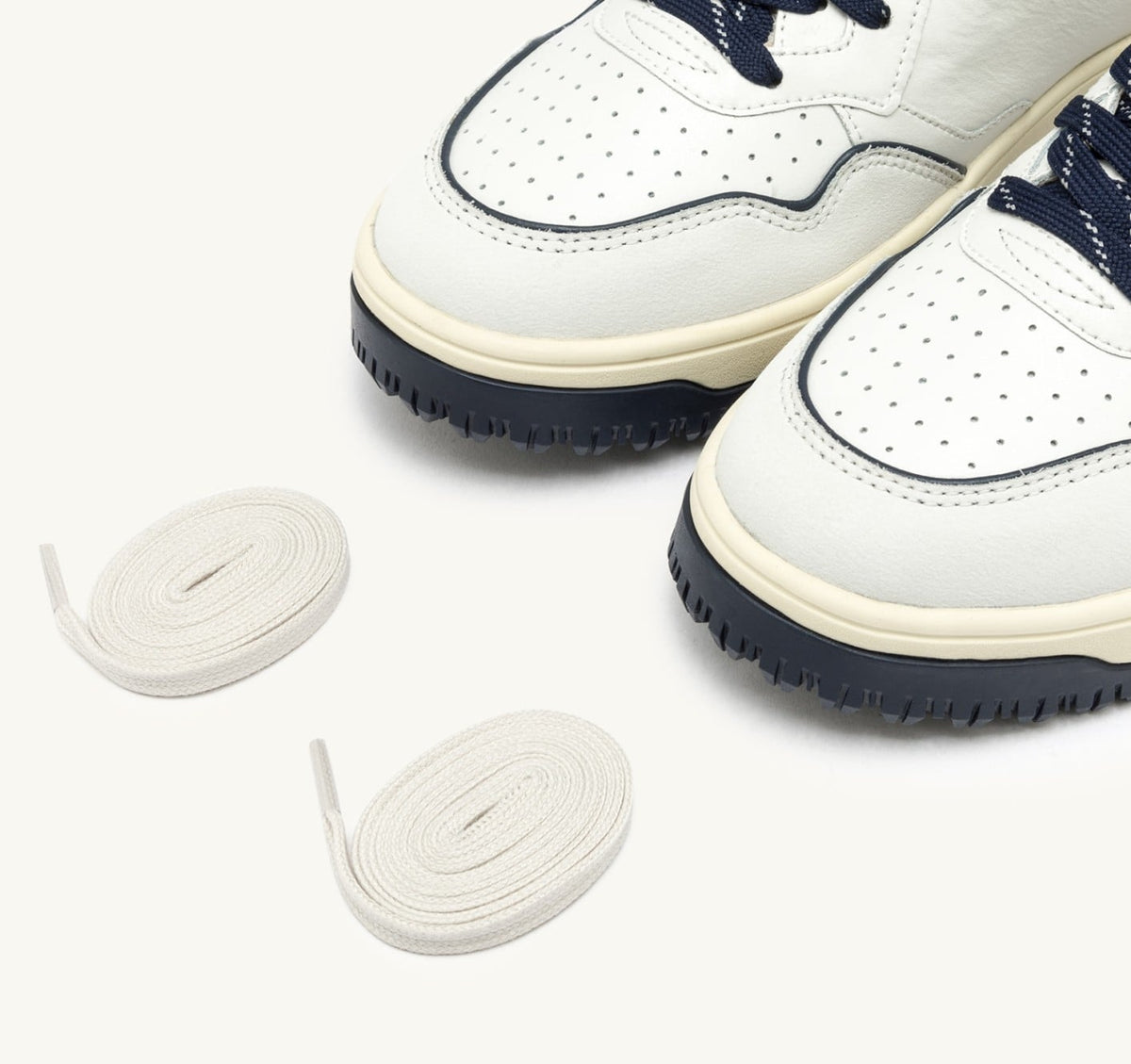 AUTRY GOLF LOW SNEAKERS IN WHITE AND NAVY LEATHER