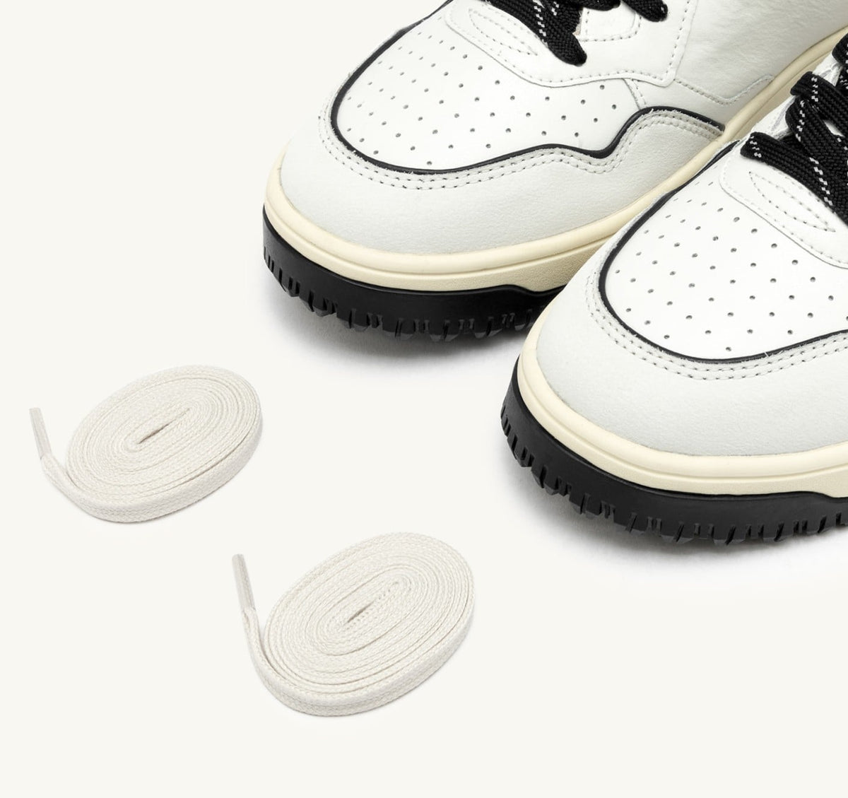 AUTRY GOLF LOW SNEAKERS IN LEATHER COLOR WHITE AND BLACK