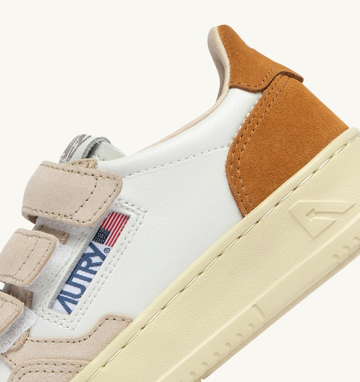 AUTRY MEDALIST KIDSTRIPES SNEAKERS IN WHITE LEATHER AND BROWN MUSCAT AND SAND SUEDE