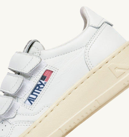 AUTRY MEDALIST KIDSTRIPES LOW SNEAKERS IN WHITE LEATHER