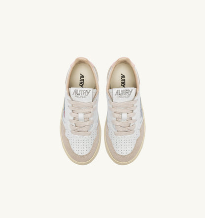AUTRY MEDALIST KIDS LOW SNEAKERS IN WHITE AND CREOLE PINK SUEDE