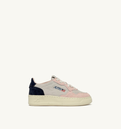 AUTRY MEDALIST KIDS LOW SNEAKERS IN SUEDE COLOR ATLANTIC WHITE AND ROSEMARY