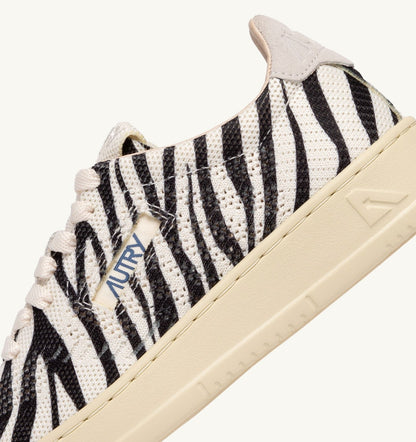 AUTRY MEDALIST EASEKNIT LOW SNEAKERS IN 'ZEBRA PRINT' IVORY WHITE AND BLACK KNIT