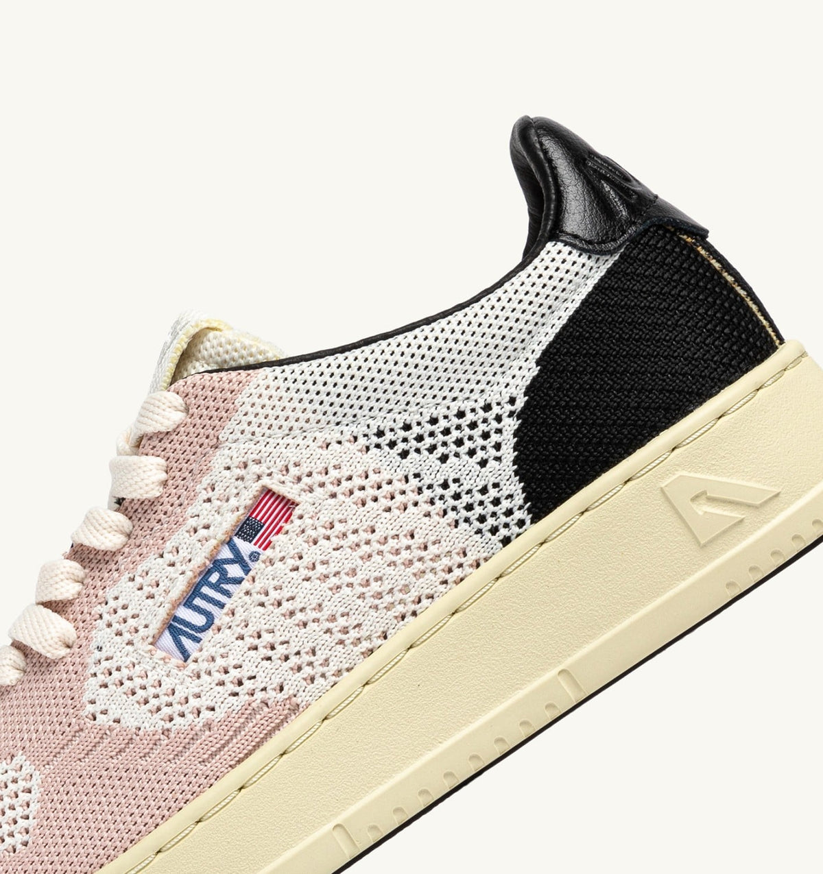 AUTRY MEDALIST EASEKNIT LOW SNEAKERS IN IVORY WHITE BLACK AND POWDER KNIT