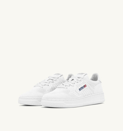 AUTRY MEDALIST EASEKNIT LOW SNEAKERS IN WHITE KNIT