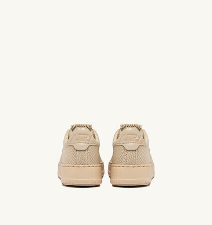AUTRY MEDALIST EASEKNIT LOW SNEAKERS IN CREME BRULEE KNIT