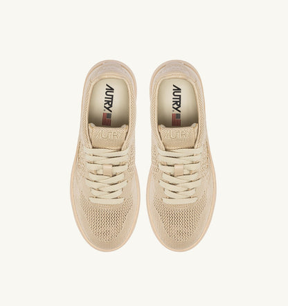AUTRY MEDALIST EASEKNIT LOW SNEAKERS IN CREME BRULEE KNIT