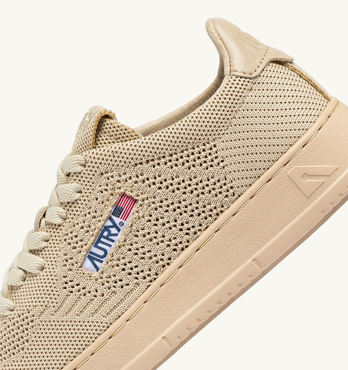 AUTRY MEDALIST EASEKNIT LOW SNEAKERS IN CREME BRULEE KNIT