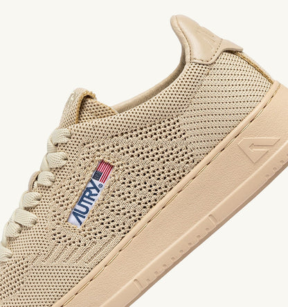 AUTRY MEDALIST EASEKNIT LOW SNEAKERS IN CREME BRULEE KNIT