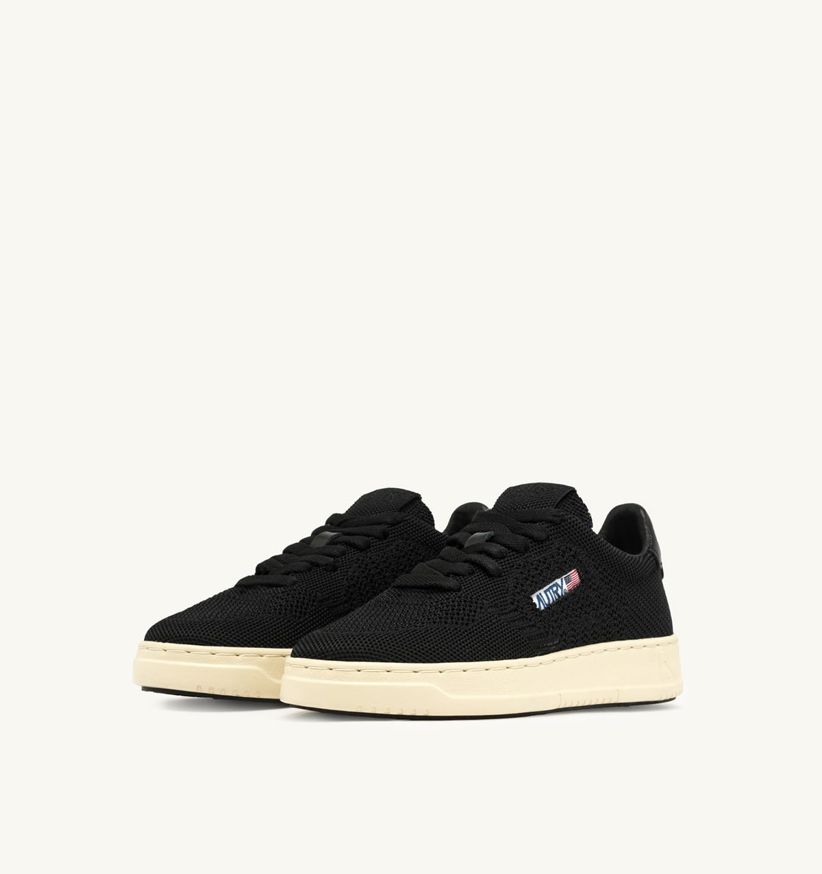 AUTRY EASEKNIT MEDALIST LOW SNEAKERS IN BLACK COLOR KNIT