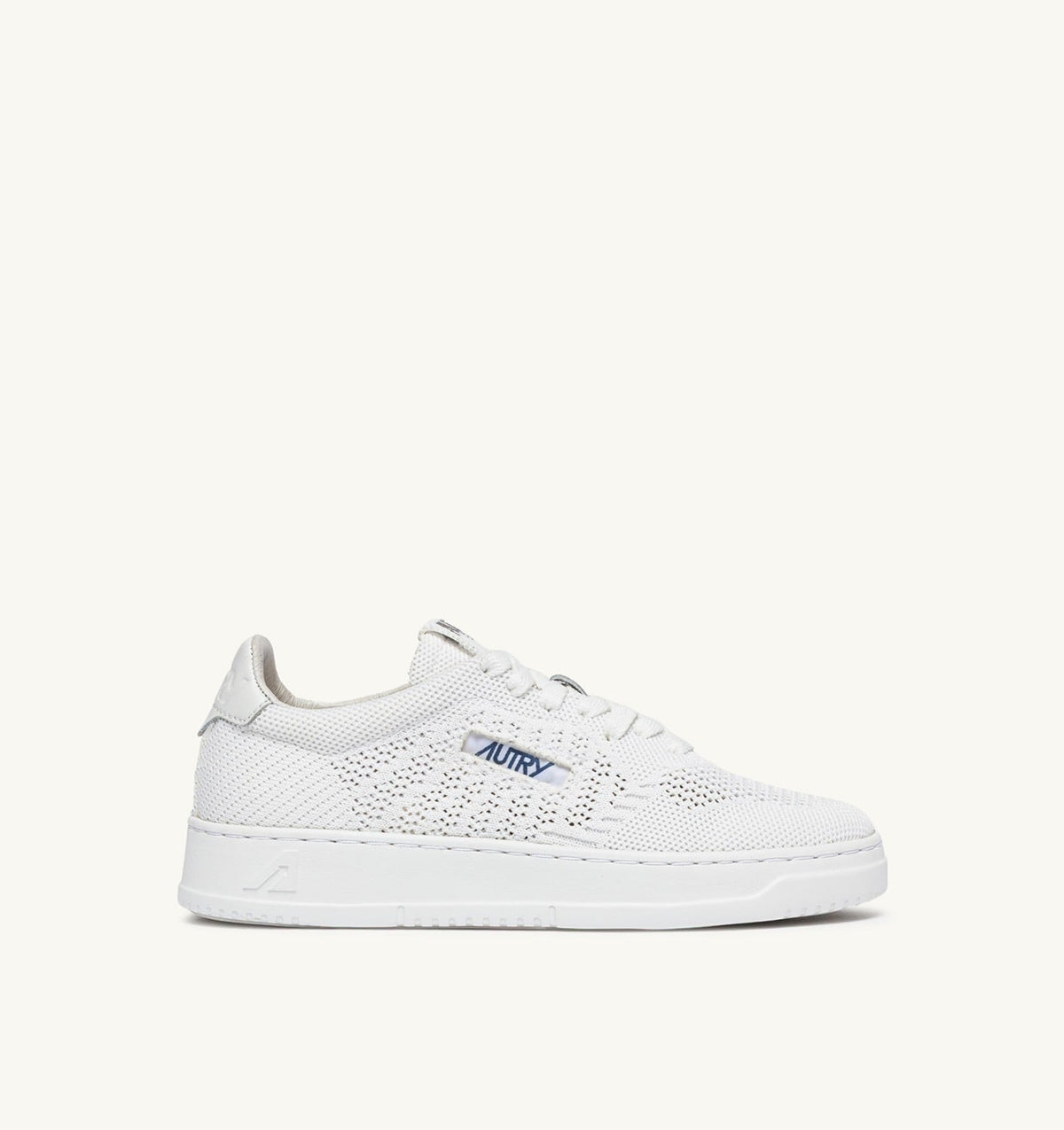 AUTRY MEDALIST EASEKNIT LOW SNEAKERS IN WHITE KNIT