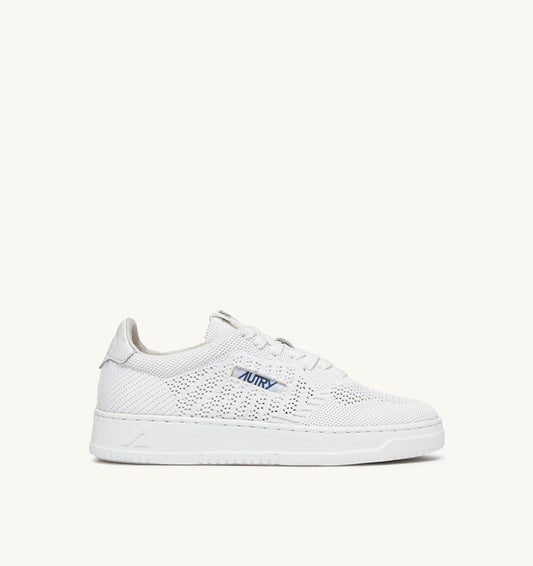 AUTRY MEDALIST EASEKNIT LOW SNEAKERS IN WHITE KNIT