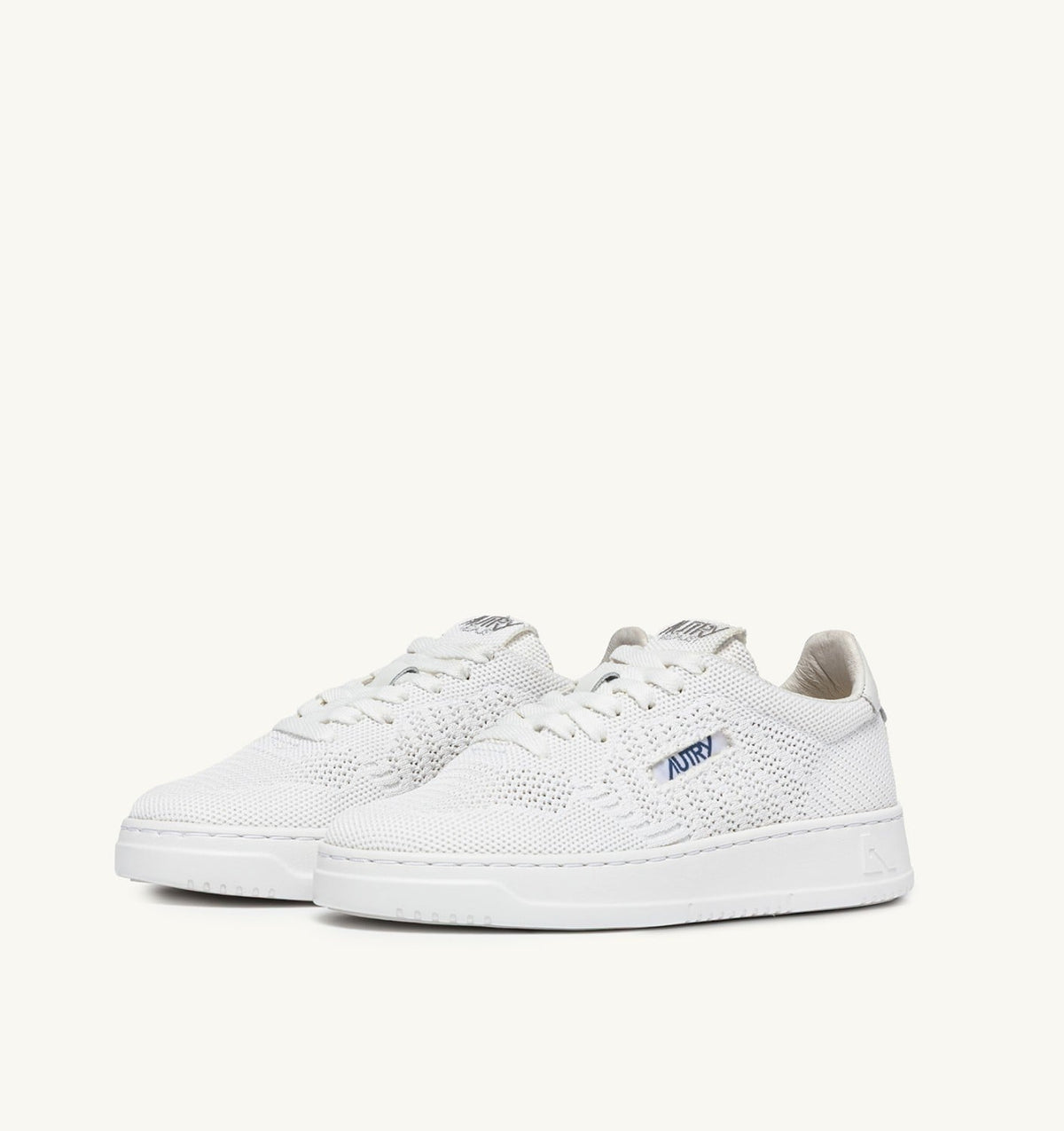 AUTRY MEDALIST EASEKNIT LOW SNEAKERS IN WHITE KNIT