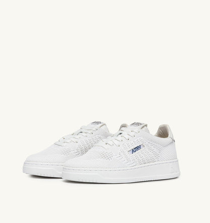 AUTRY MEDALIST EASEKNIT LOW SNEAKERS IN WHITE KNIT