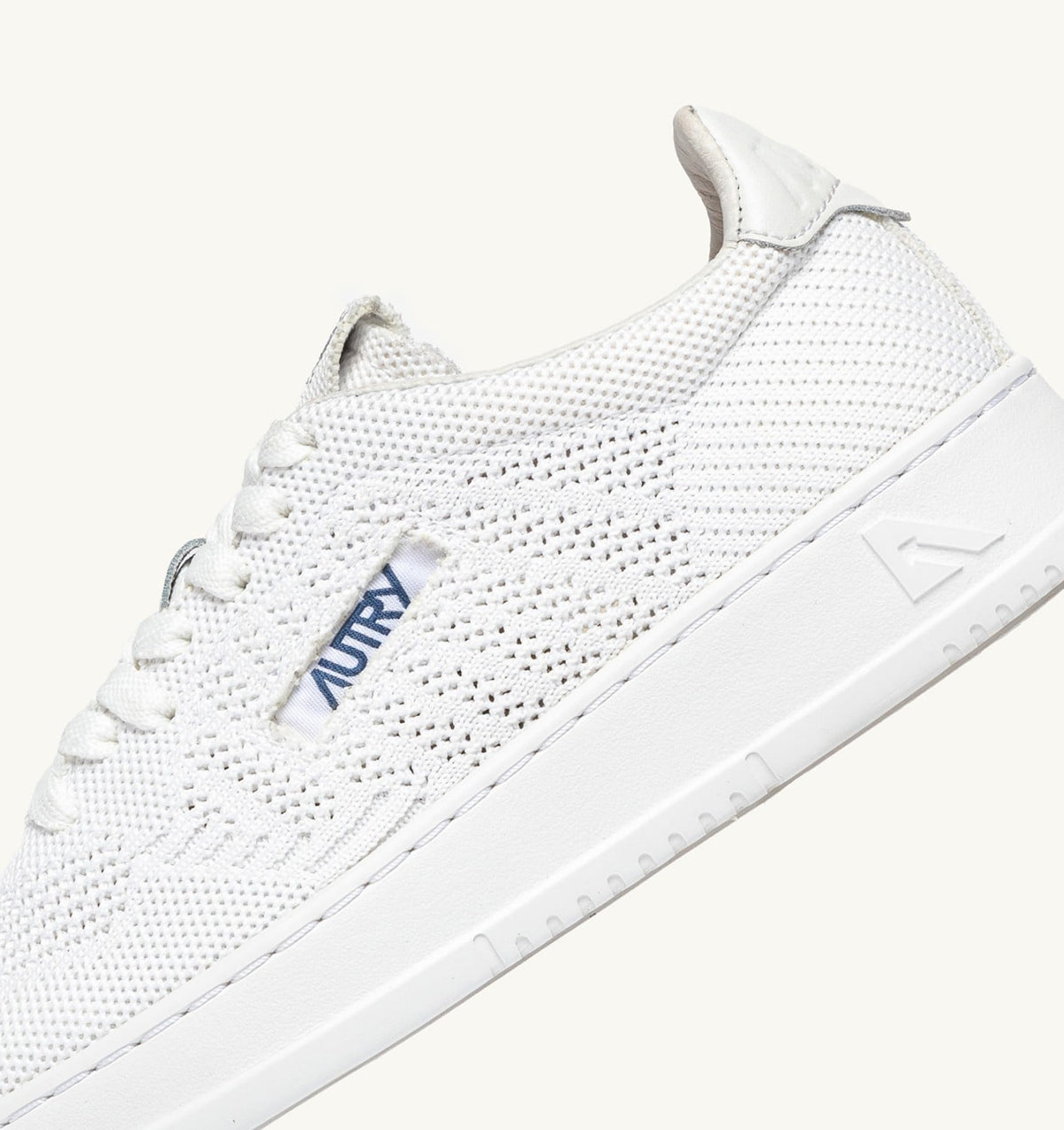 AUTRY MEDALIST EASEKNIT LOW SNEAKERS IN WHITE KNIT