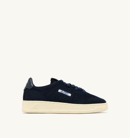 AUTRY MEDALIST EASEKNIT LOW SNEAKERS IN SPACE BLUE KNIT
