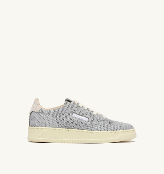 AUTRY MEDALIST EASEKNIT LOW SNEAKERS IN SILVER-TONE KNIT