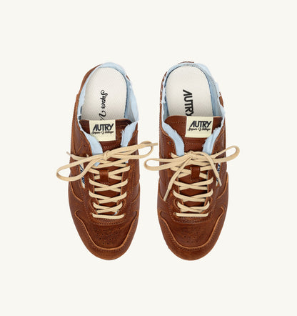 AUTRY WINDSPIN MULE SNEAKERS IN SHIRT BUFF AND AZURE LEATHER