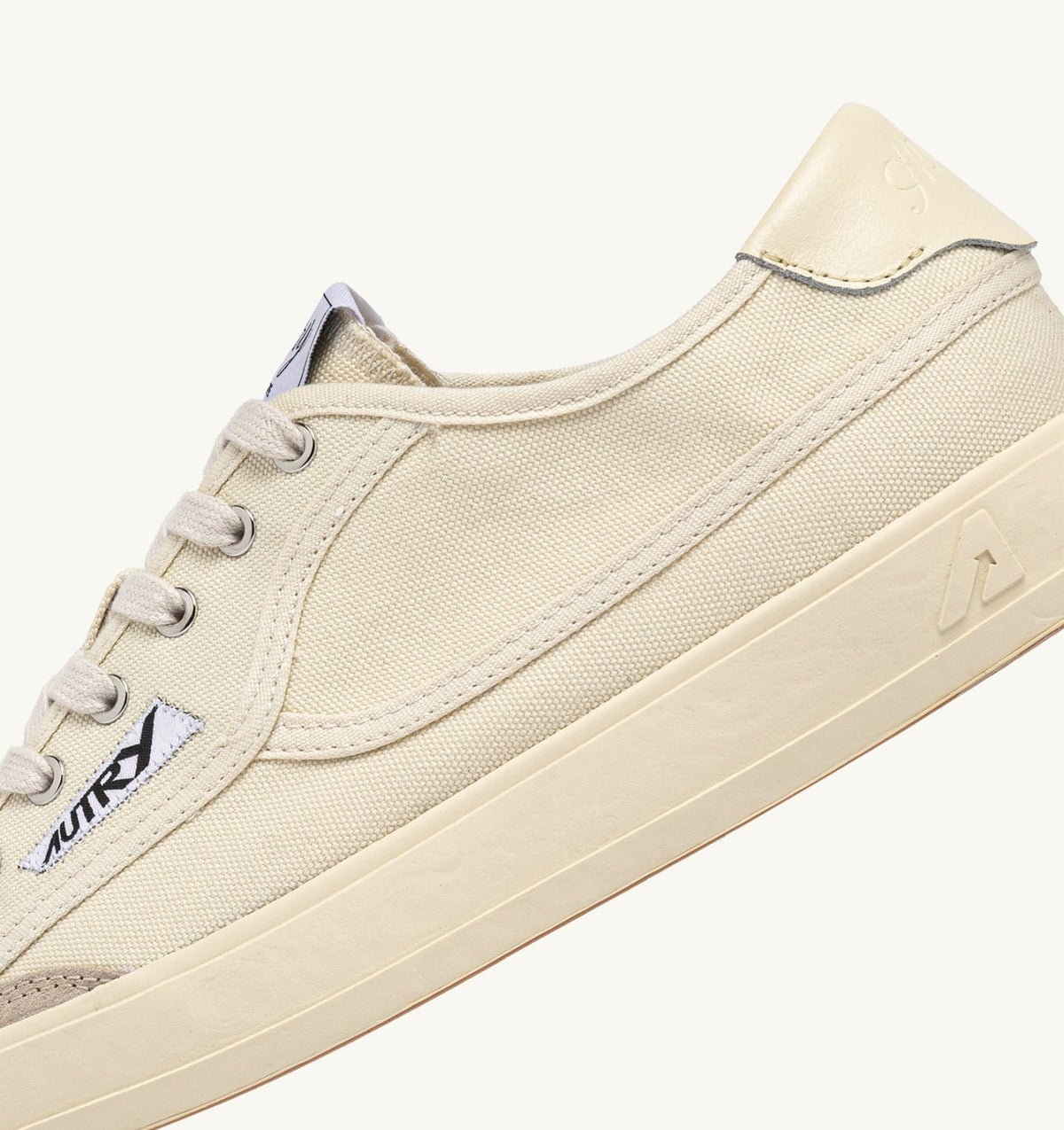 AUTRY WINDSCAPE LOW SNEAKERS IN CREAM CANVAS